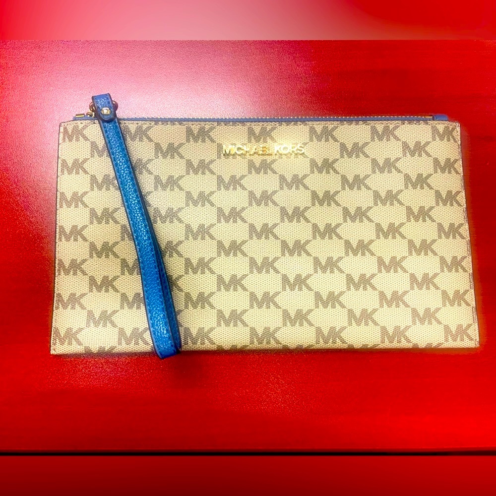 NWOT Michael Kors Jet Set Charm Large Top Zip Wristlet